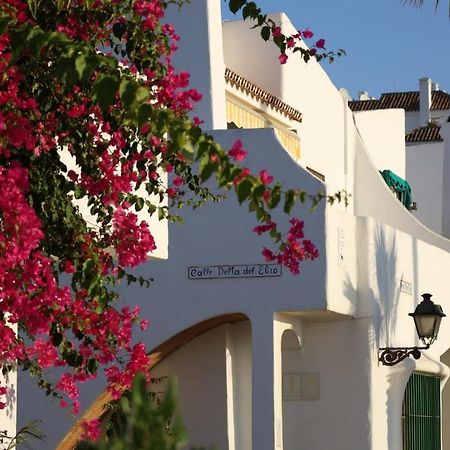 Marina Del Castillo, Duquesa Beachfront Apartment 마닐바 외부 사진