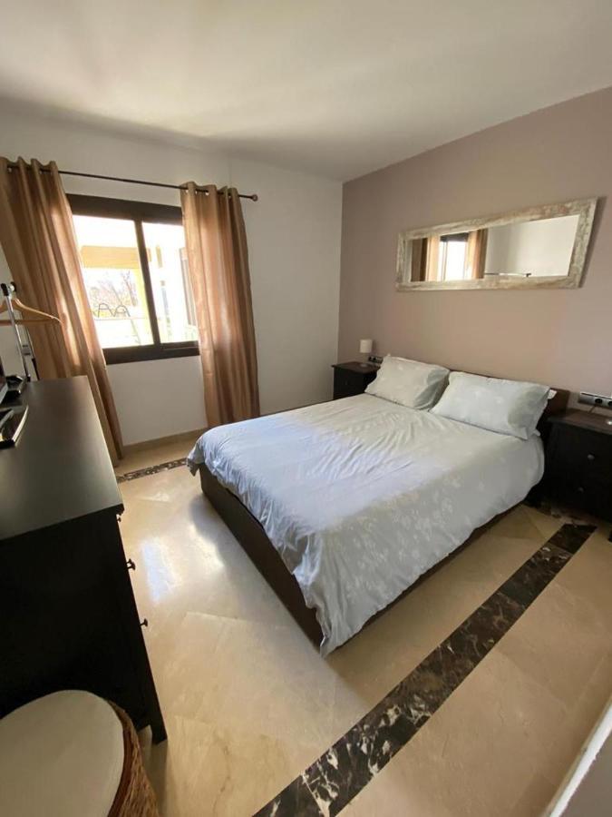 Marina Del Castillo, Duquesa Beachfront Apartment 마닐바 외부 사진